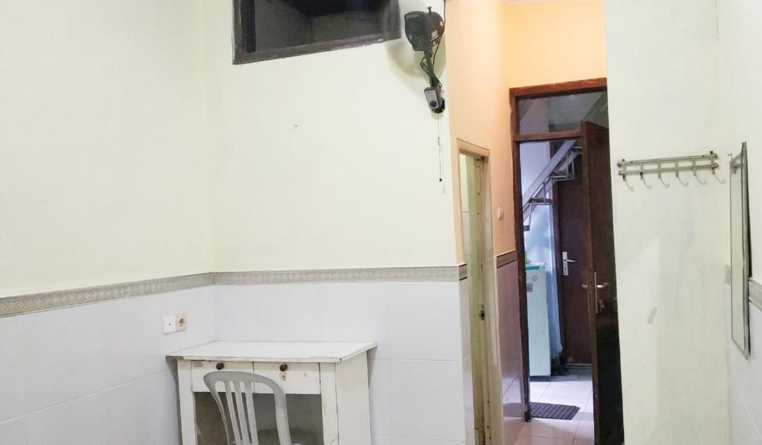 D'Kost Ketintang Hotell Surabaya Eksteriør bilde