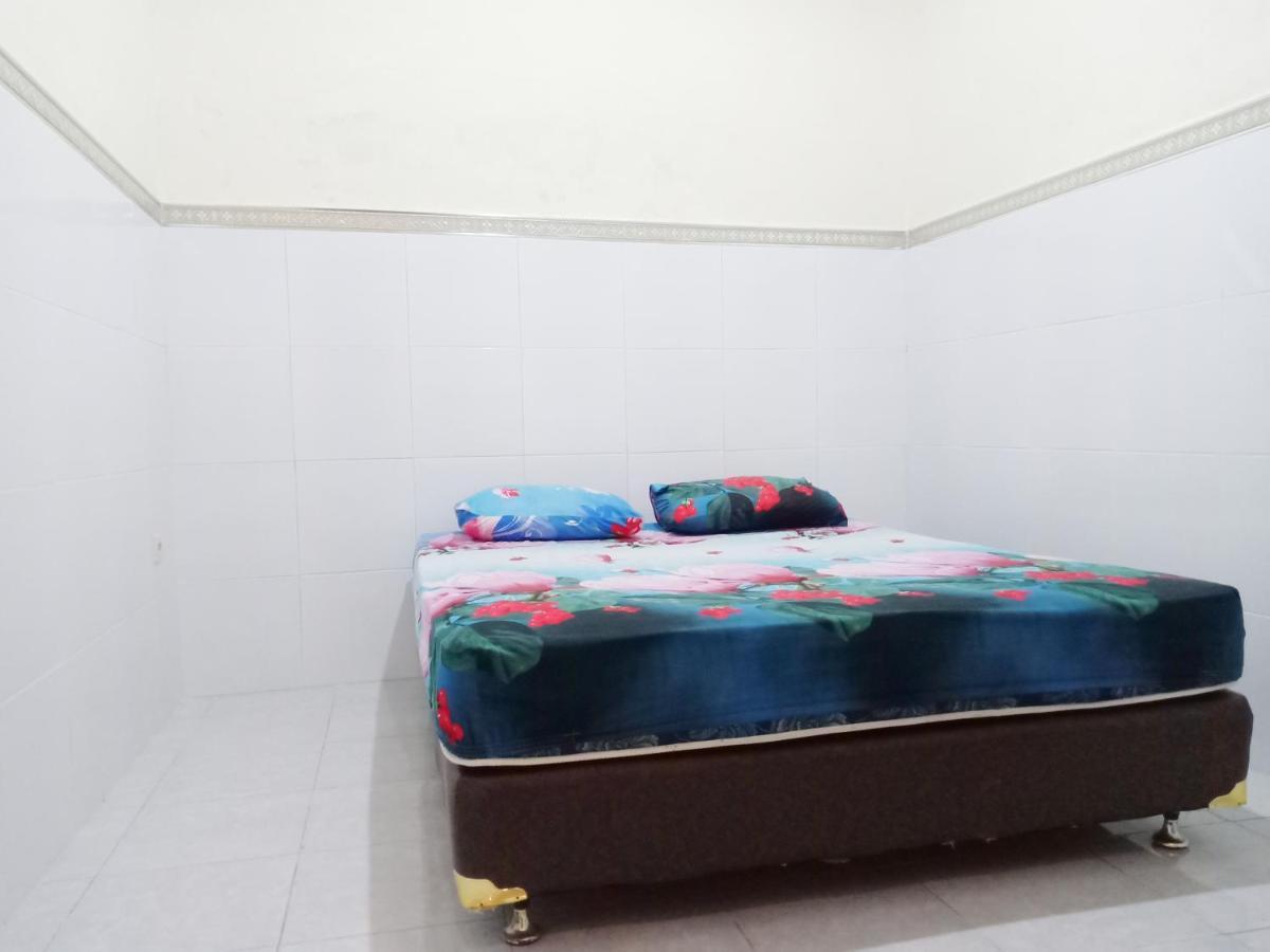 D'Kost Ketintang Hotell Surabaya Eksteriør bilde