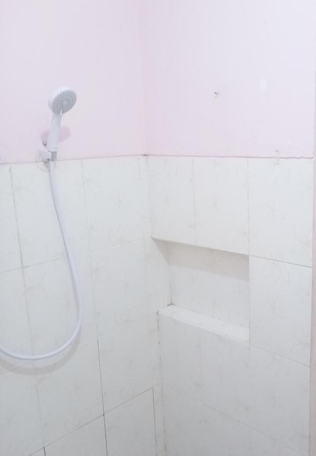 D'Kost Ketintang Hotell Surabaya Eksteriør bilde
