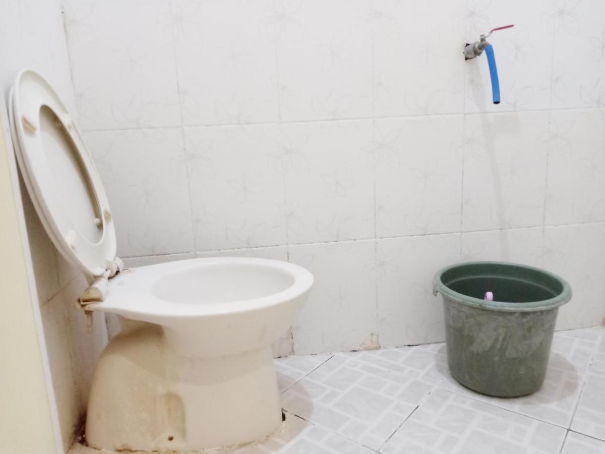D'Kost Ketintang Hotell Surabaya Eksteriør bilde