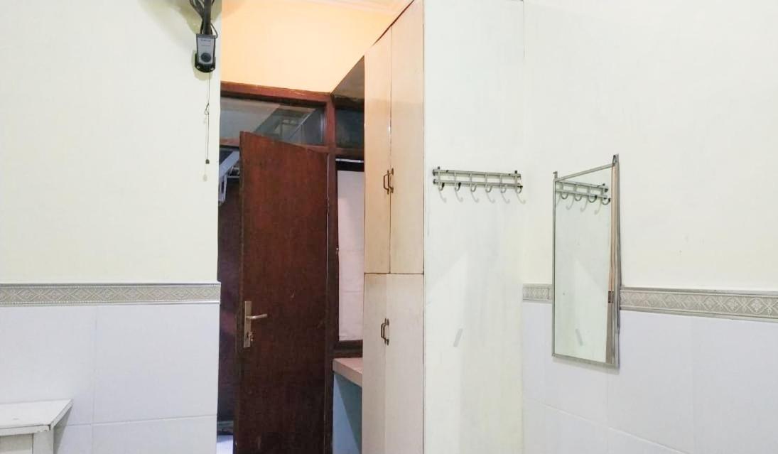D'Kost Ketintang Hotell Surabaya Eksteriør bilde