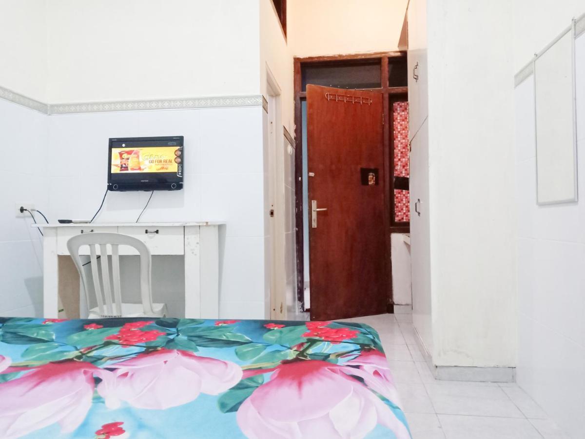 D'Kost Ketintang Hotell Surabaya Eksteriør bilde